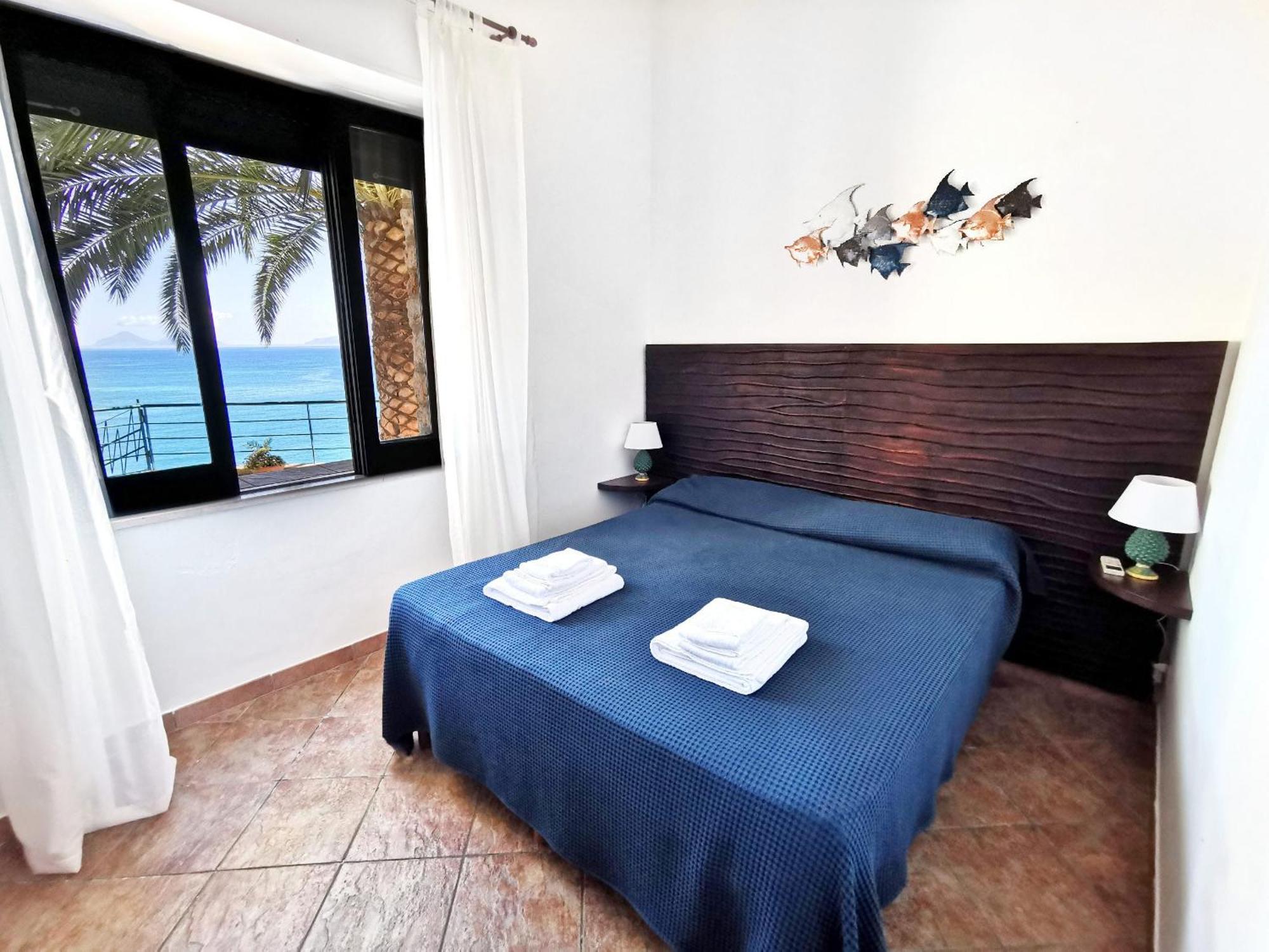Villa Anita Apartments Capo dʼOrlando Стая снимка