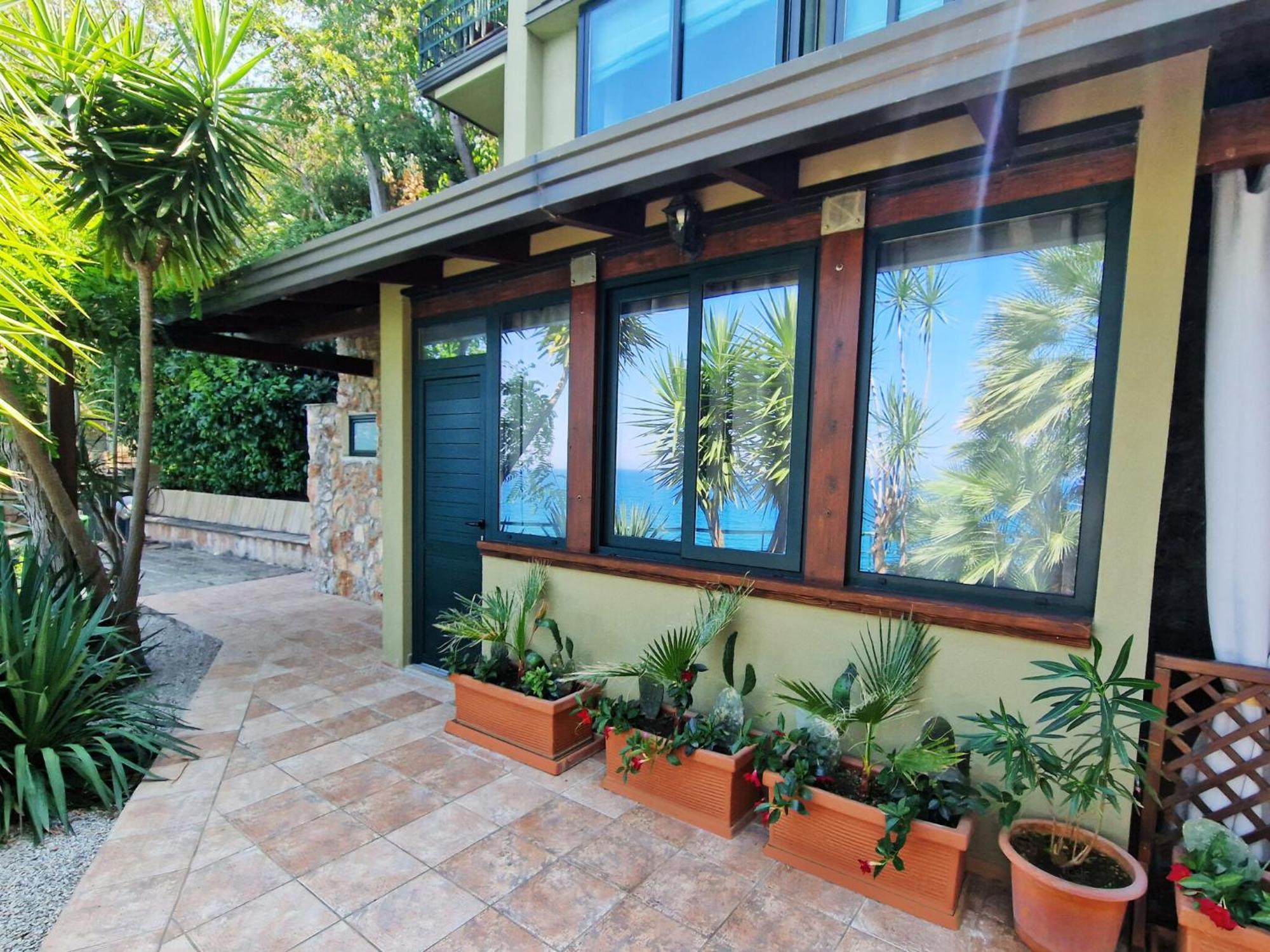 Villa Anita Apartments Capo dʼOrlando Екстериор снимка