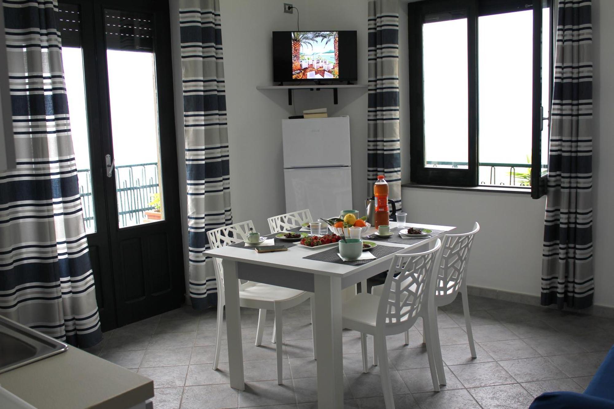 Villa Anita Apartments Capo dʼOrlando Екстериор снимка